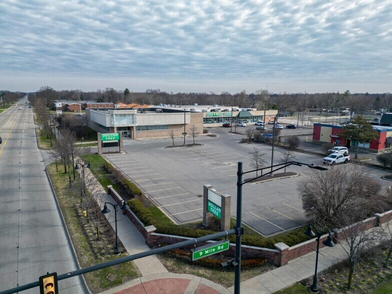 More Photos Of 13550 W 9 Mile Rd, Oak Park Freestanding For Lease