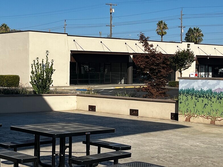 Primary Photo Of 400 E Kettleman Ln, Lodi Unknown For Lease