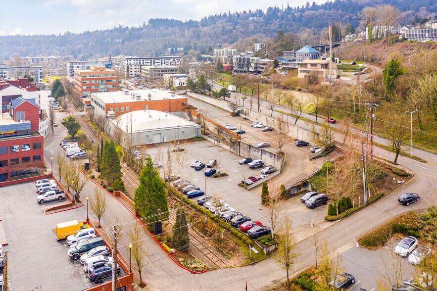 More Photos Of 4550 S Macadam Ave, Portland Office For Sale