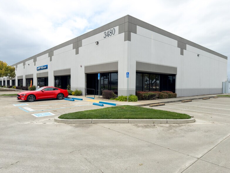 More Photos Of 3380 Industrial Blvd, West Sacramento Unknown For Lease
