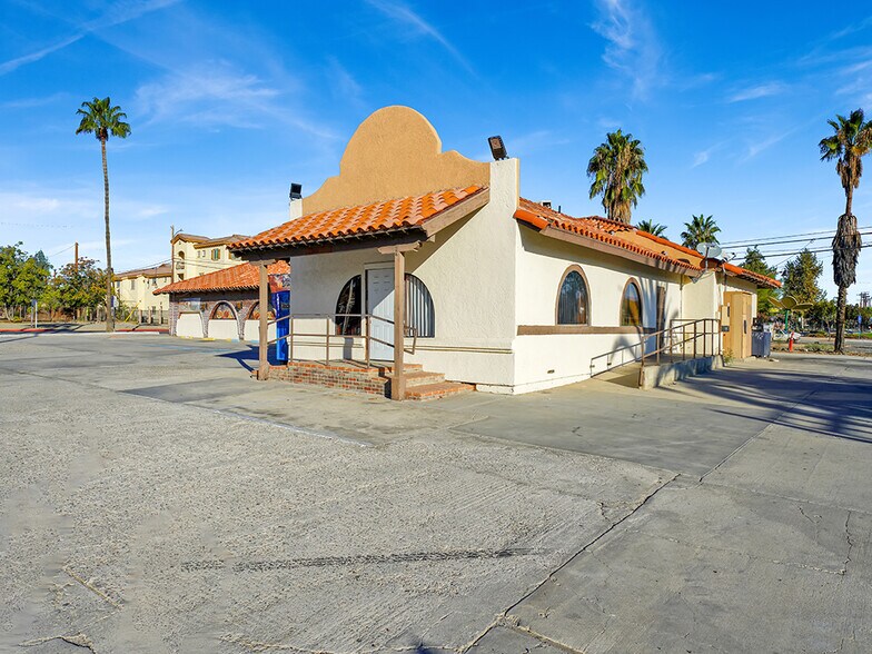 More Photos Of 114 E 11th St, Perris Restaurant For Sale