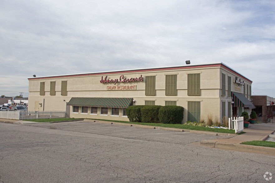 More Photos Of 6863-6879 W 91st St, Overland Park Unknown For Lease