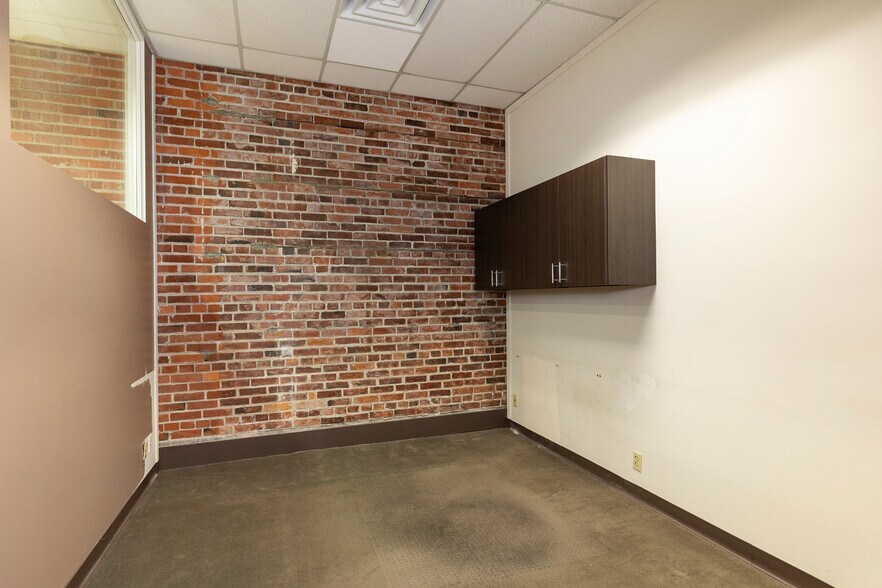 More Photos Of 2420 2nd Ave, Seattle Storefront Retail Office For Sale