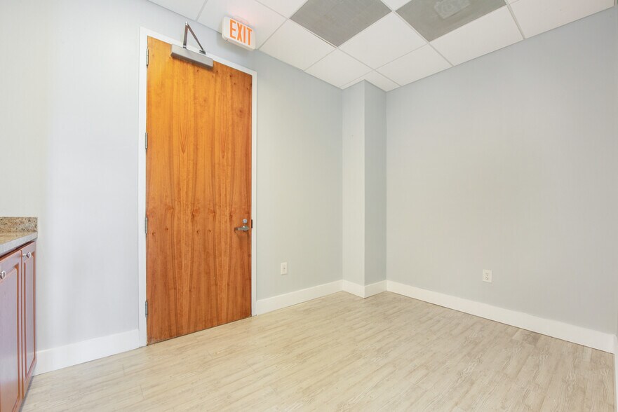 More Photos Of 135 San Lorenzo Ave, Coral Gables Office For Sale