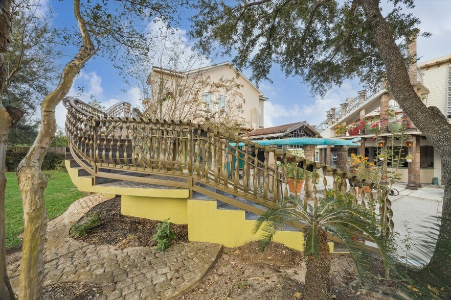 More Photos Of 614 Pine Gully Rd, Seabrook Apartments For Sale