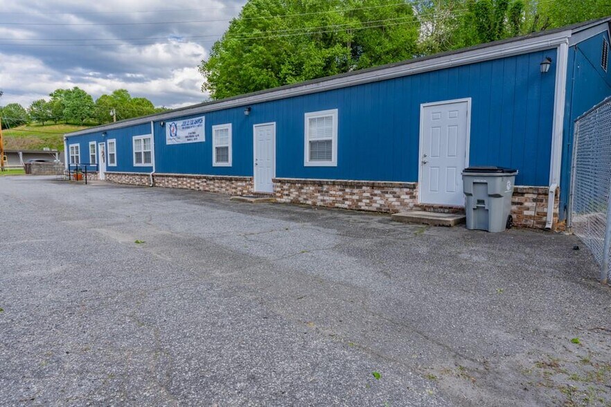 More Photos Of 1080 Main St NW, Lenoir Office For Sale