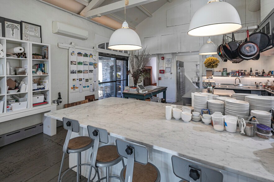 More Photos Of 2 Bridge St, Milford Restaurant For Sale