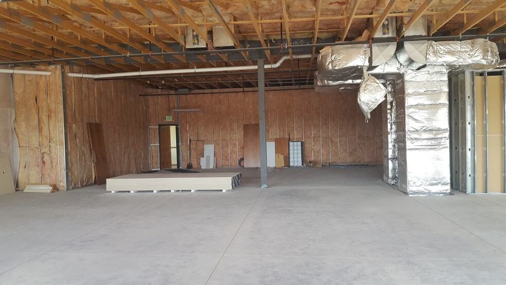 More Photos Of 300 Stafford Ln, Delta Storefront Retail Office For Lease