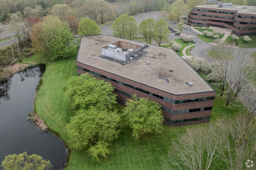 More Photos Of 500 Winding Brook Dr, Glastonbury Office For Lease