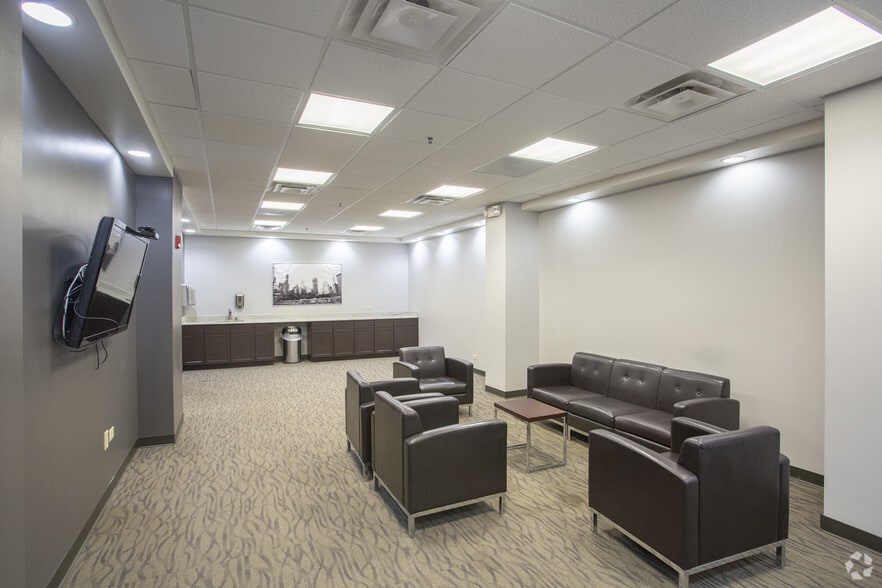 More Photos Of 8100-8180 N McCormick Blvd, Skokie Office Residential For Lease
