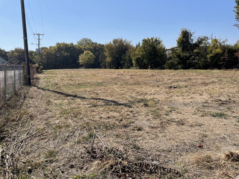 More Photos Of 912 E Walnut St, Garland Land For Lease