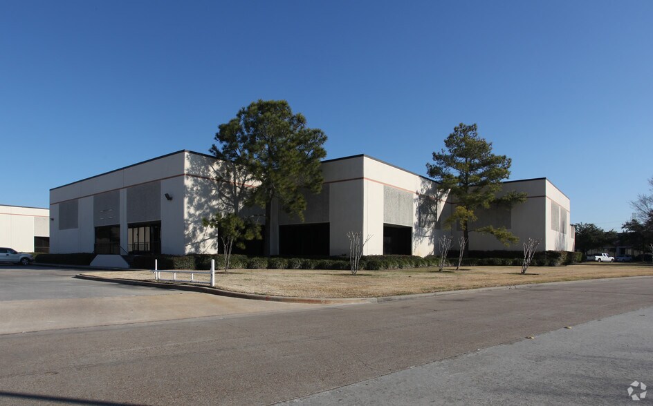 Primary Photo Of 16440 Air Center Blvd, Houston Light Distribution For Lease