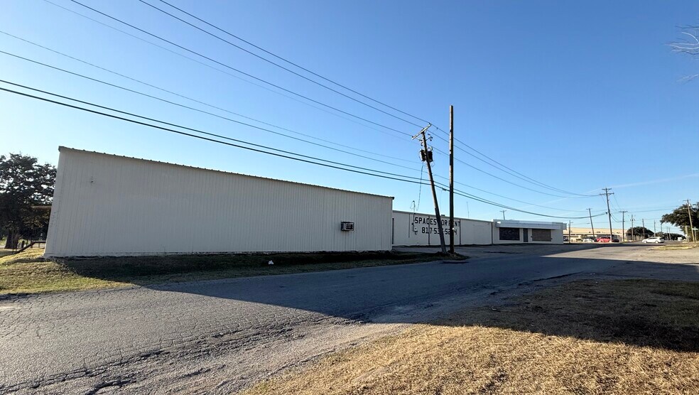 More Photos Of 4320-4340 Mansfield Hwy, Forest Hill Freestanding For Sale