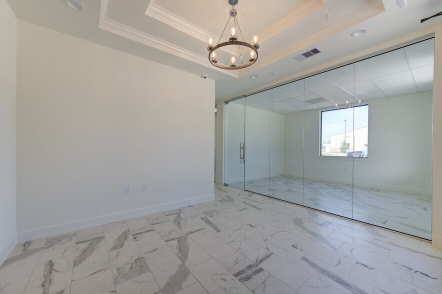 More Photos Of 17904 W Lake Houston Pky, Atascocita Medical For Sale