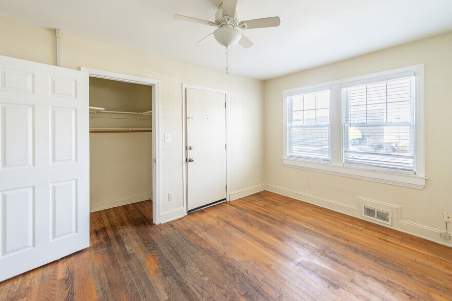 More Photos Of 200-204 S Veitch St, Arlington Apartments For Sale