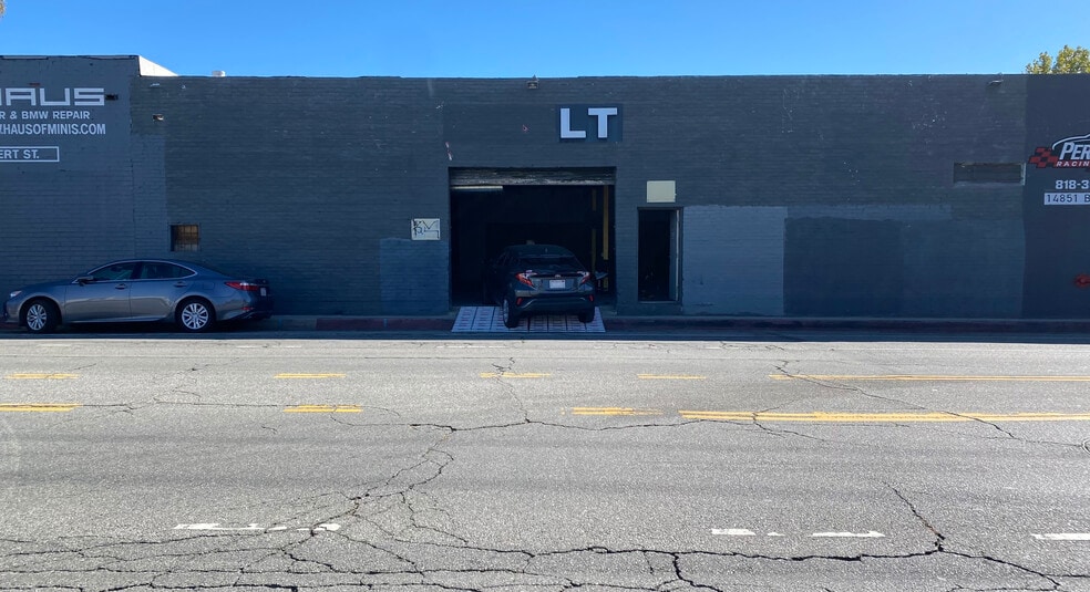More Photos Of 14855 Bessemer St, Van Nuys Service For Lease