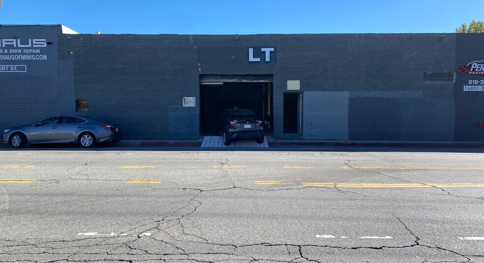 More Photos Of 14859 Bessemer St, Van Nuys Service For Lease
