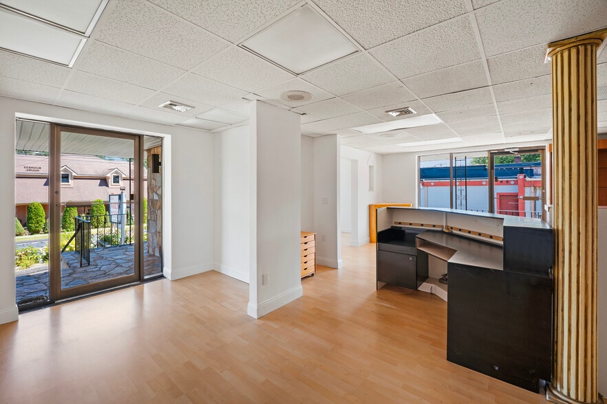 More Photos Of 238 New Britain Rd, Berlin Freestanding For Lease