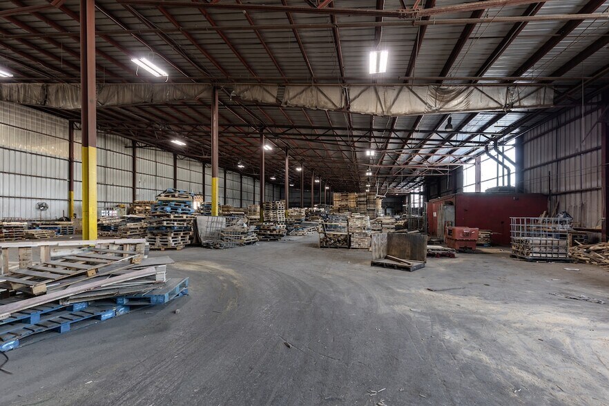 More Photos Of 1200 Bissell St, Venice Warehouse For Sale
