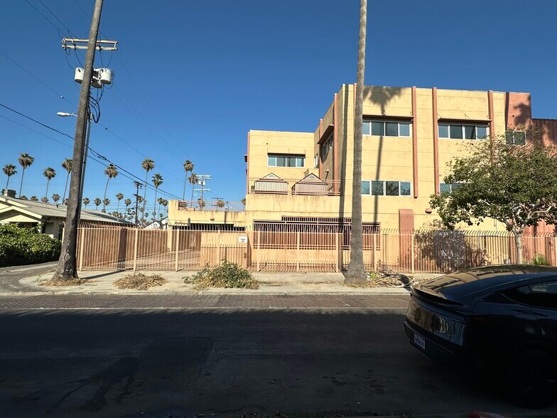 More Photos Of 2069 W Slauson Ave, Los Angeles Office For Sale