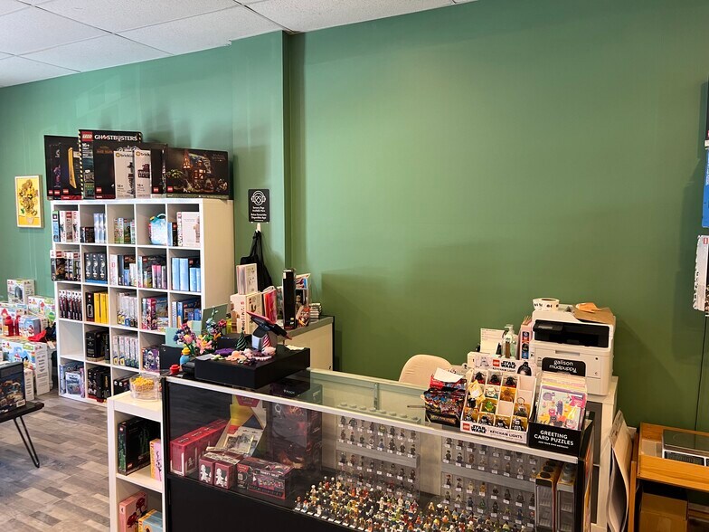 More Photos Of 1118 N Green St, McHenry Apartments For Lease