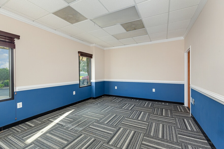 More Photos Of 100 Industrial Dr, Fredericksburg Showroom For Sale