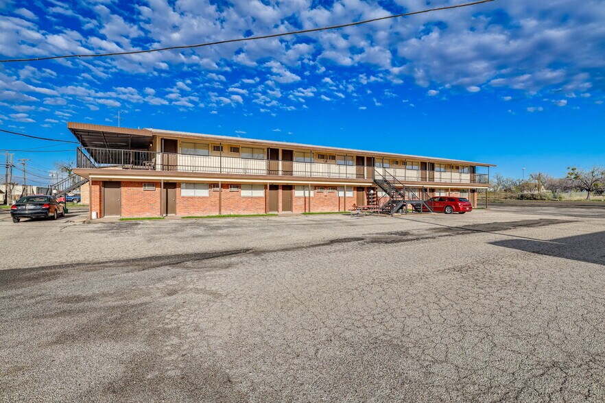 More Photos Of 1728 Pulliam St, San Angelo Apartments For Sale