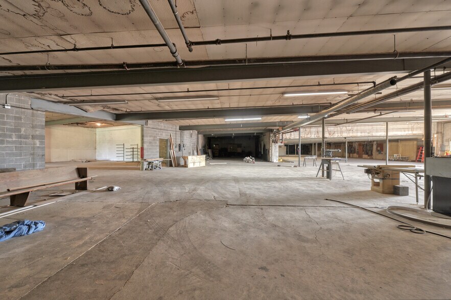 More Photos Of 106 E Smith St, Iron Mountain Distribution For Sale