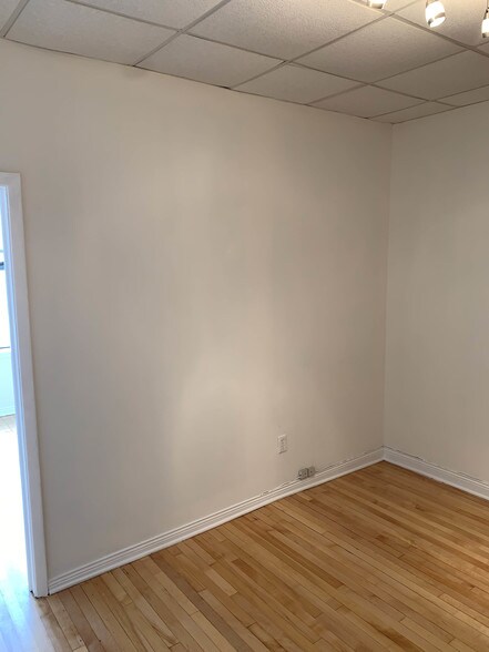 More Photos Of 3433-3439 N Sheffield Ave, Chicago Storefront Retail Residential For Lease