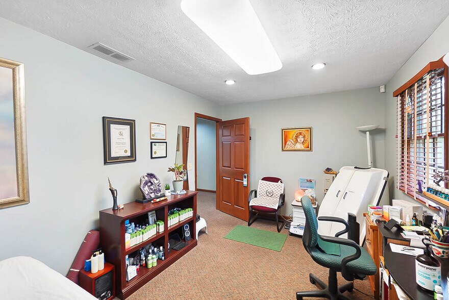 More Photos Of 860 E Franklin St, Dayton Medical For Sale