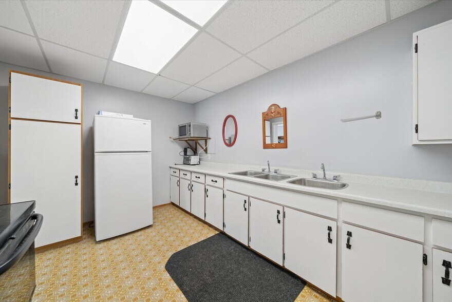 More Photos Of 21 Ann St, Brock Office For Sale