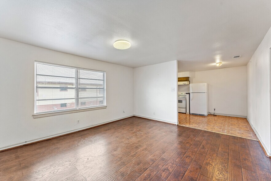 More Photos Of 1004 S Main St, Pasadena Apartments For Sale