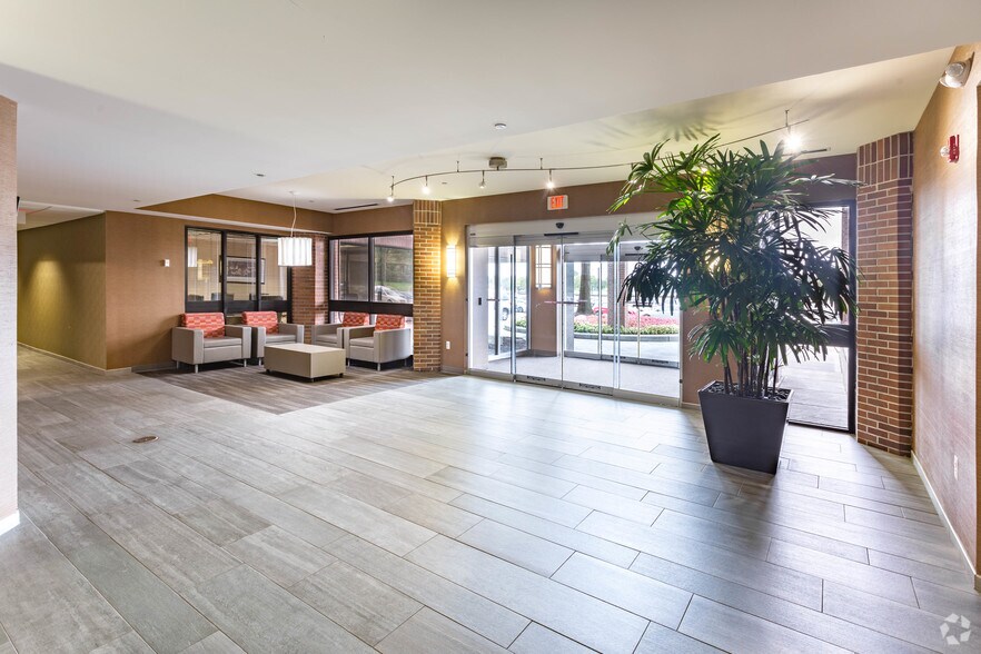 More Photos Of 33533 W 12 Mile Rd, Farmington Hills Office For Sale