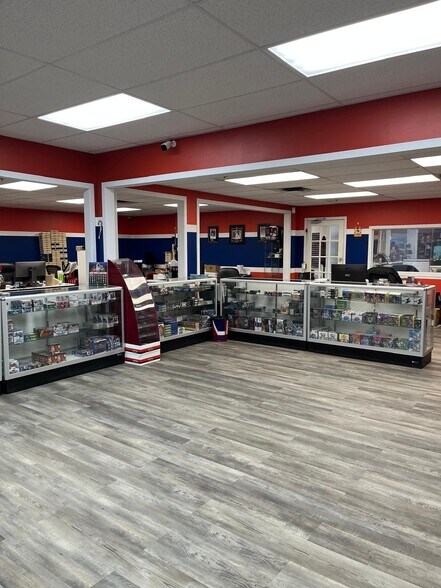 More Photos Of 310 Boul Crémazie O, Montréal Industrial For Sale