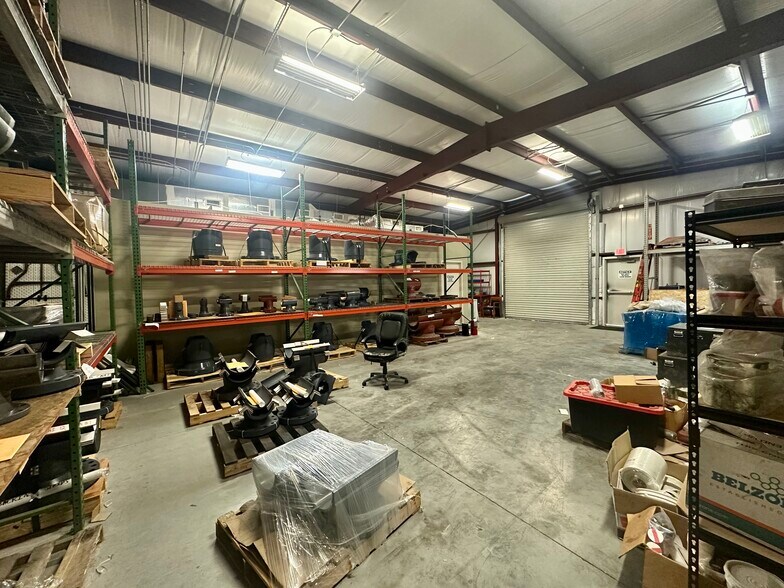 More Photos Of 4904 Railroad St, Deer Park Service For Lease