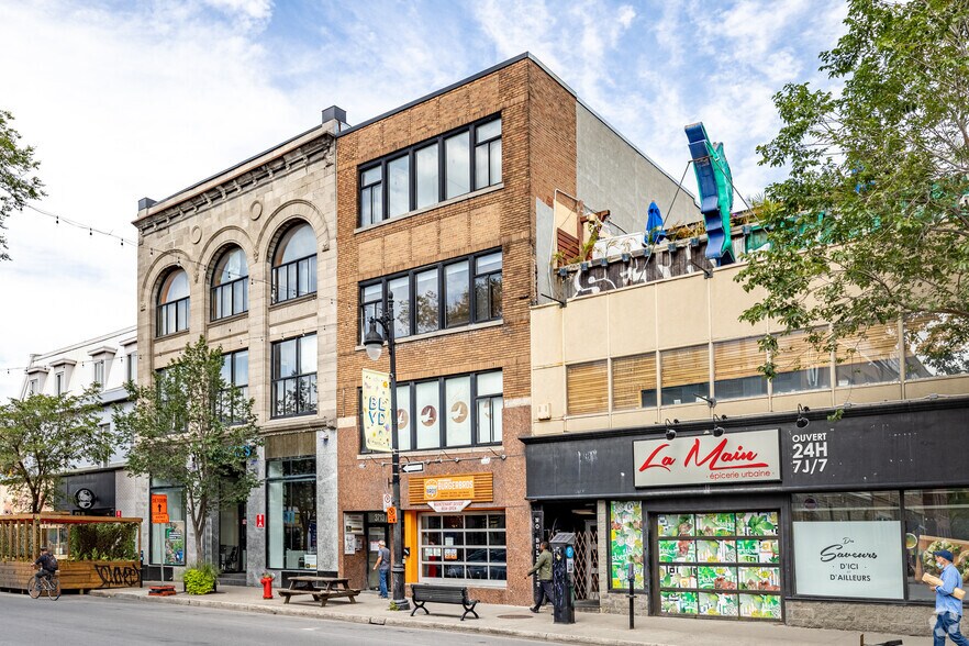 Primary Photo Of 3711-3713 Boul Saint-Laurent, Montréal Storefront Retail Office For Lease