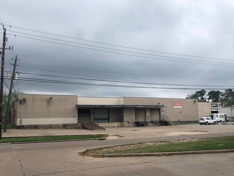 More Photos Of 2727 W 11th St, Houston Distribution For Sale