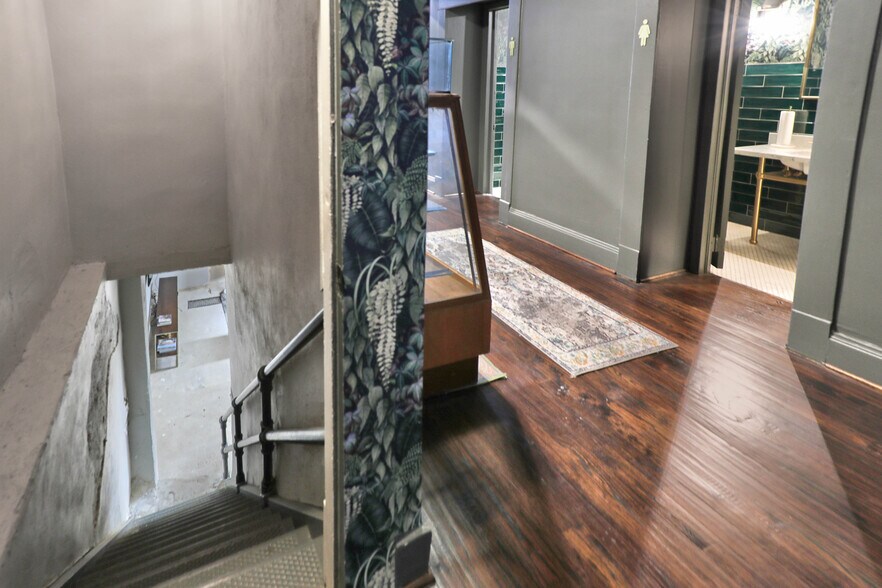 More Photos Of 110 N Tennessee St, McKinney Storefront Retail Office For Lease