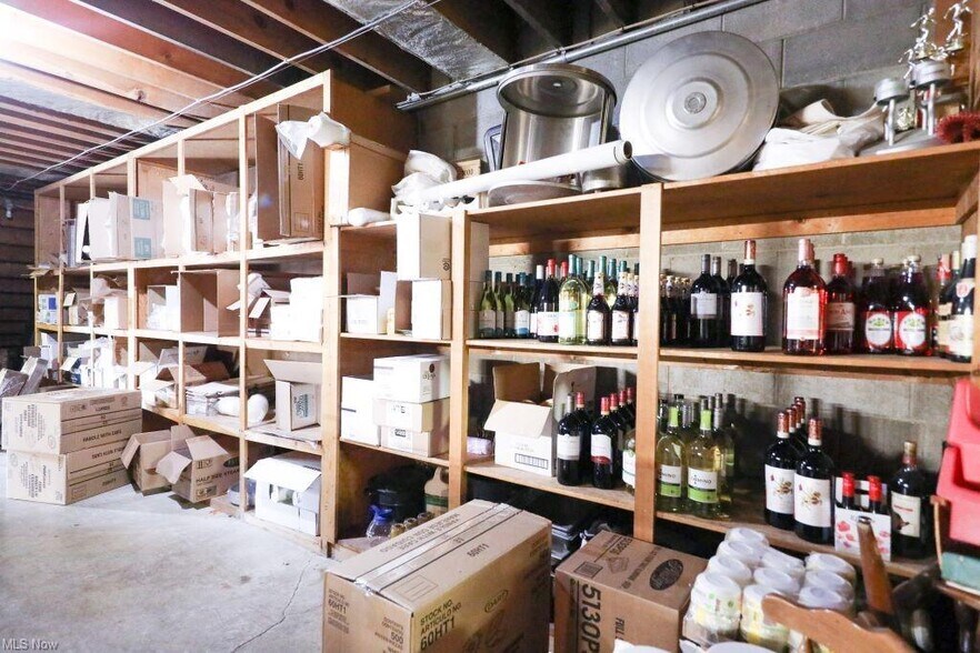 More Photos Of 387 S Broadway Ave, Salem Restaurant For Sale