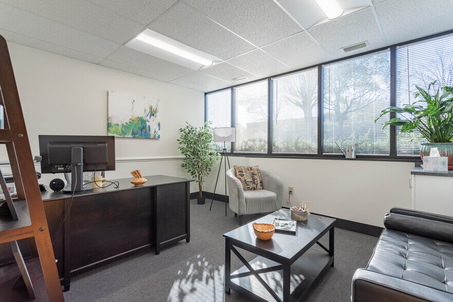 More Photos Of 730 Highland Oaks Dr, Winston-Salem Medical For Sale