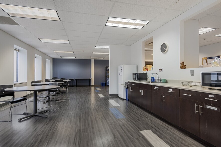 More Photos Of 55-75 Erieview Plz, Cleveland Office For Sale
