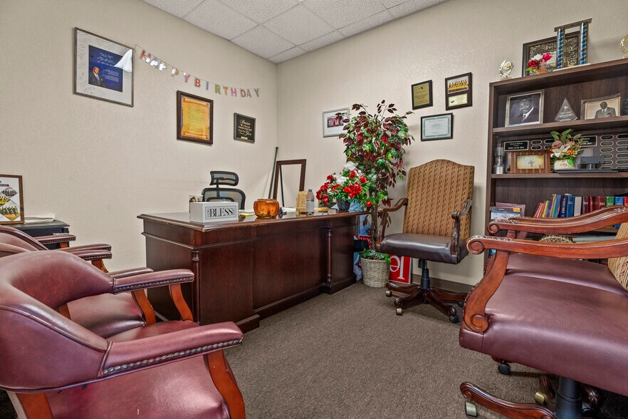 More Photos Of 3239 Old Winter Garden Rd, Orlando Flex For Sale