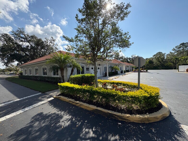 More Photos Of 2940-2946 University Pky, Sarasota Office For Lease