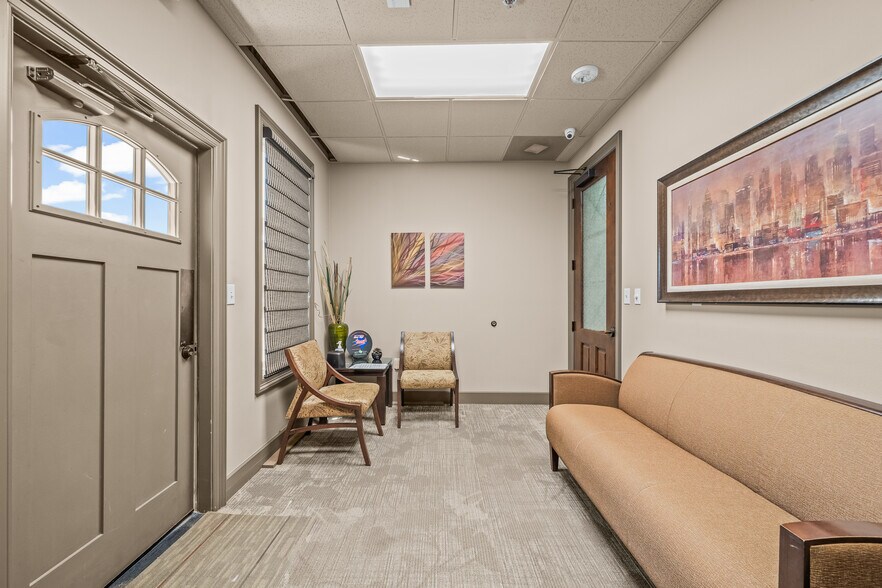 More Photos Of 7515 Quaker Ave, Lubbock Medical For Sale