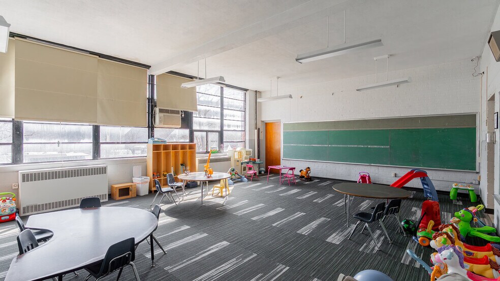 More Photos Of 81 Evick Dr, Franklin Flex For Sale