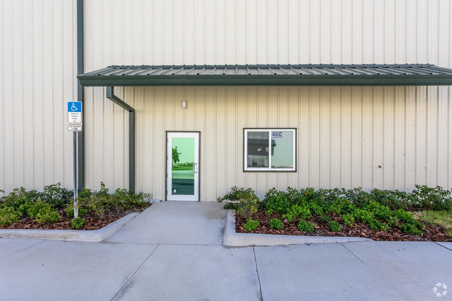 More Photos Of 16120 Lee Rd, Fort Myers Unknown For Lease