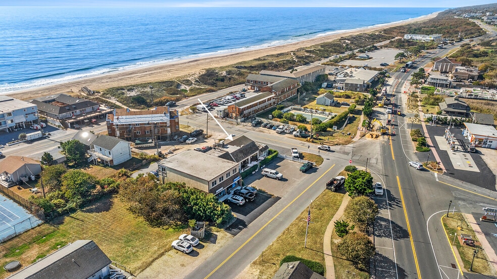 More Photos Of 4 S Elmwood Ave, Montauk Restaurant For Sale