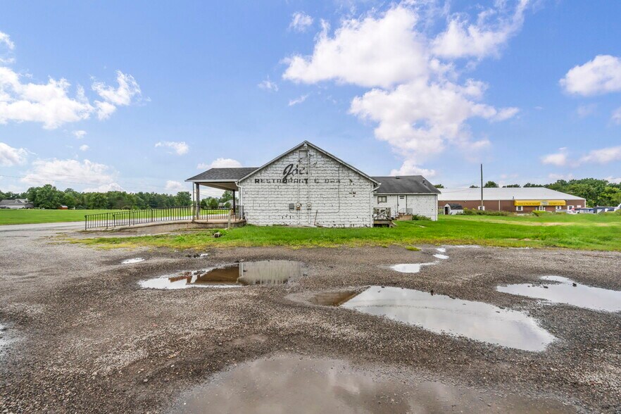 More Photos Of 40980 Butternut Park Ct, Elyria Specialty For Sale
