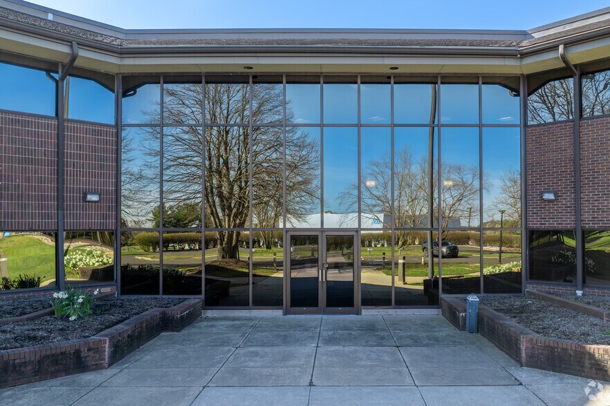 More Photos Of 1 Progress Dr, Horsham Township Office For Sale