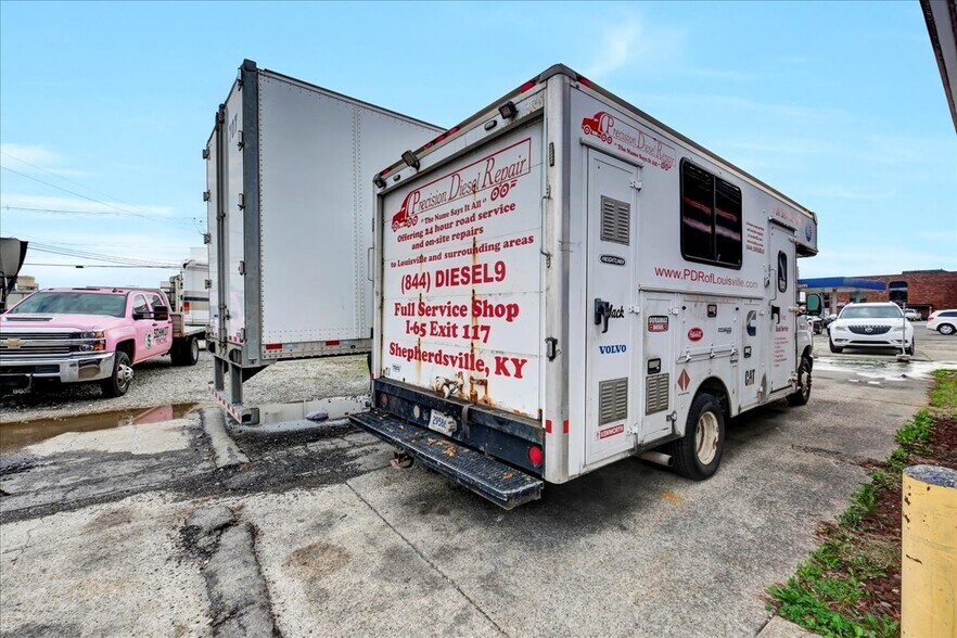 More Photos Of 133 W Blue Lick Rd, Shepherdsville Auto Repair For Sale